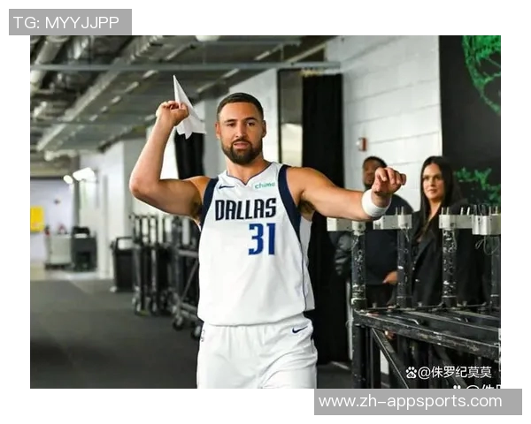 克莱表现平平女友陪伴成亮点7中2仅得8分4板1断三分命中率低迷