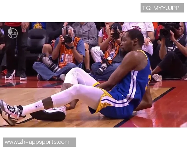 杜兰特称赞哈利伯顿为好兄弟并分享了关于跟腱的深入交流 杜兰特称赞哈利伯顿为好兄弟并分享了关于跟腱的深入交流