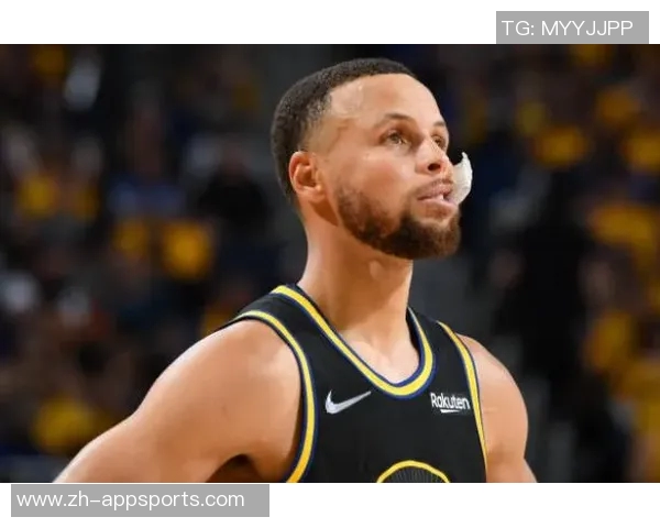 乔治上半场表现平平仅得8分三分球命中率尚可展现潜力