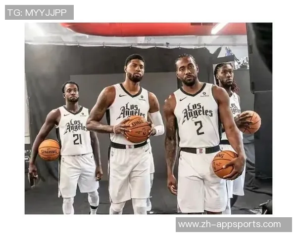 乔治上半场表现平平仅得8分三分球命中率尚可展现潜力